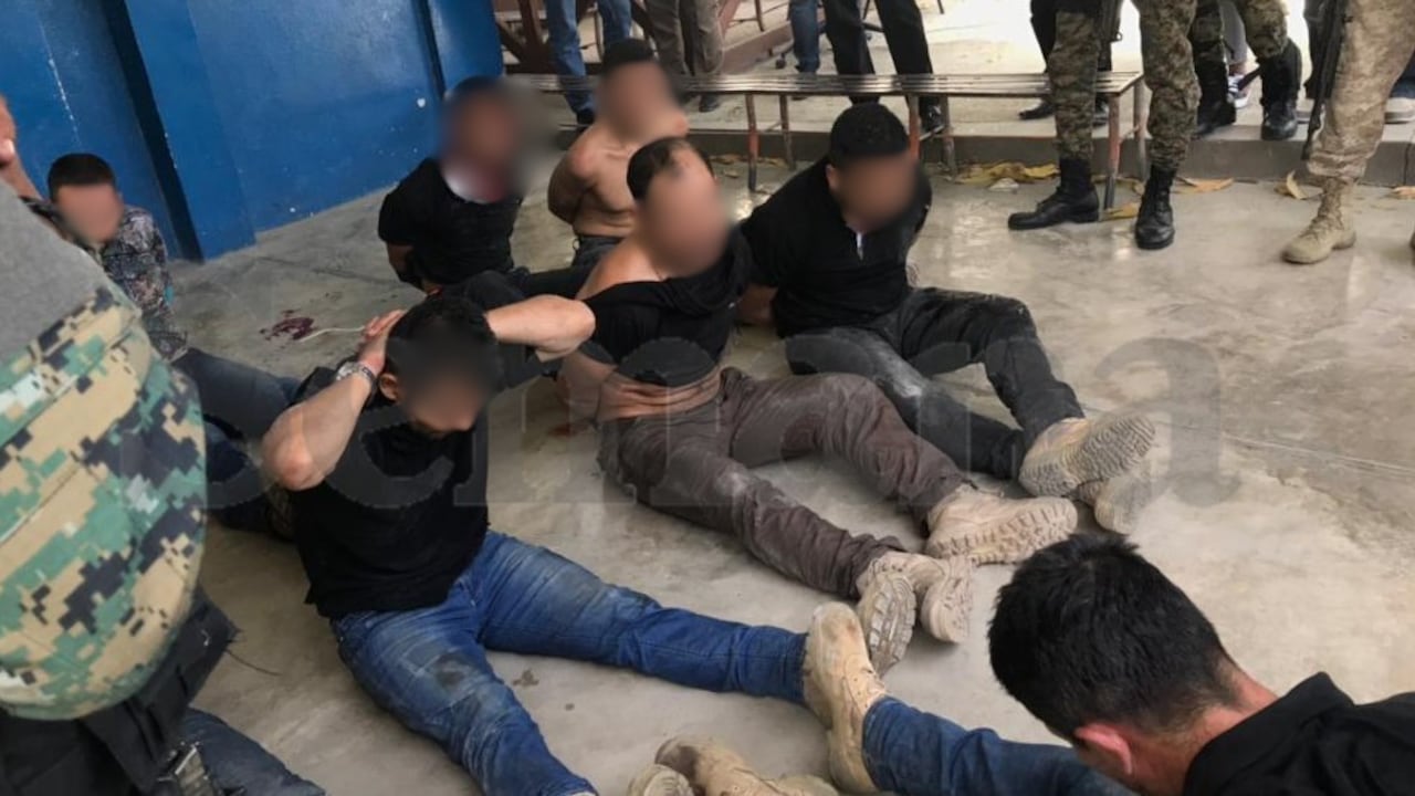Exmilitares colombianos detenidos por su presunta participación en el plan para asesinar al presidente de Haití.