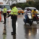 Puesto de control de policía en la Nqs por el cumplimiento de la cuarentena en Bogotá
Coronel Jairo Vaquero Puentes, comandante operativo de la policía metropolitana de Bogotá.
