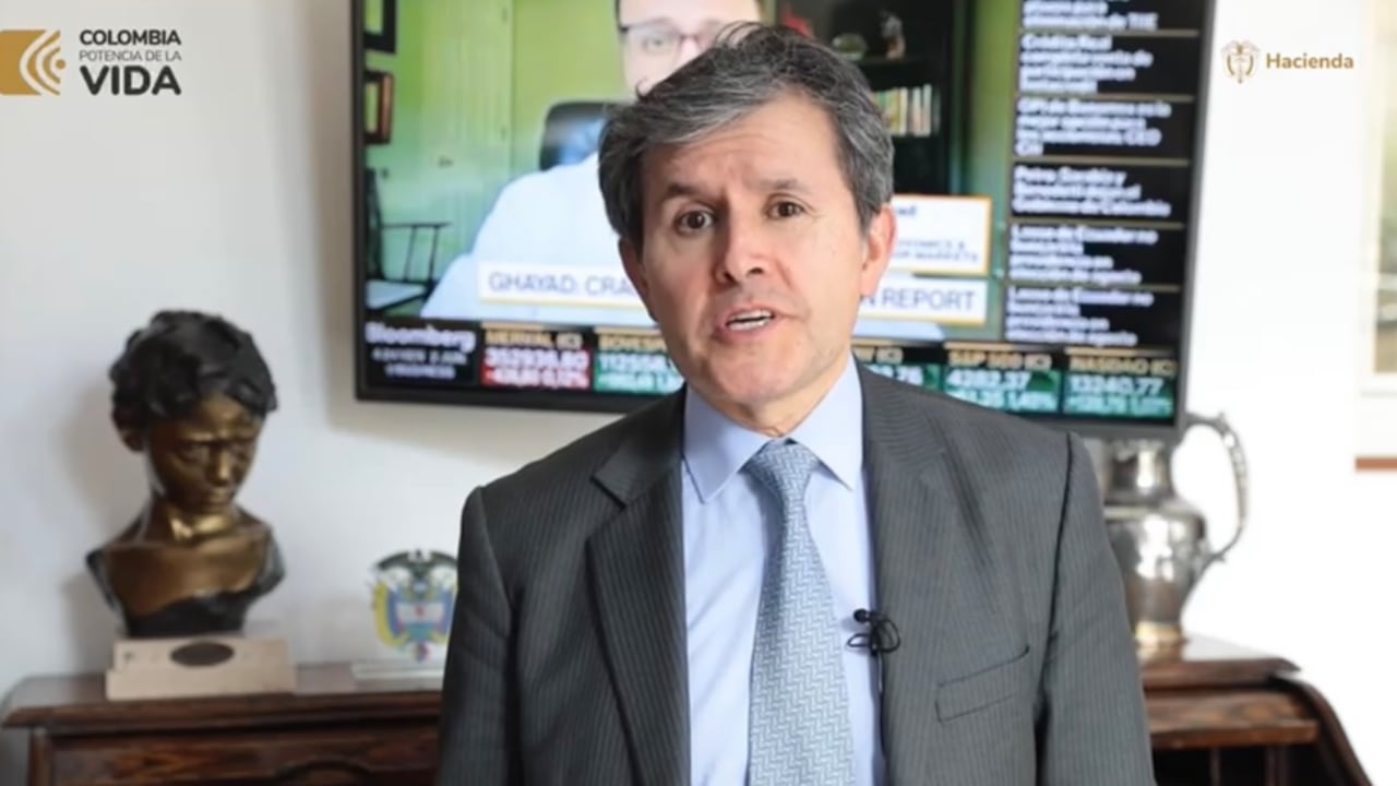 José Roberto Acosta director Nacional de Crédito Público y Tesoro Nacional del Ministerio de Hacienda.