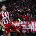 El colombiano James Rodríguez marca su primer gol desde su llegada al Olympiacos de Grecia.