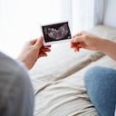 El sobrepeso, la exposición a rayos X, entre otros factores, pueden afectar la fertilidad de un hombre.