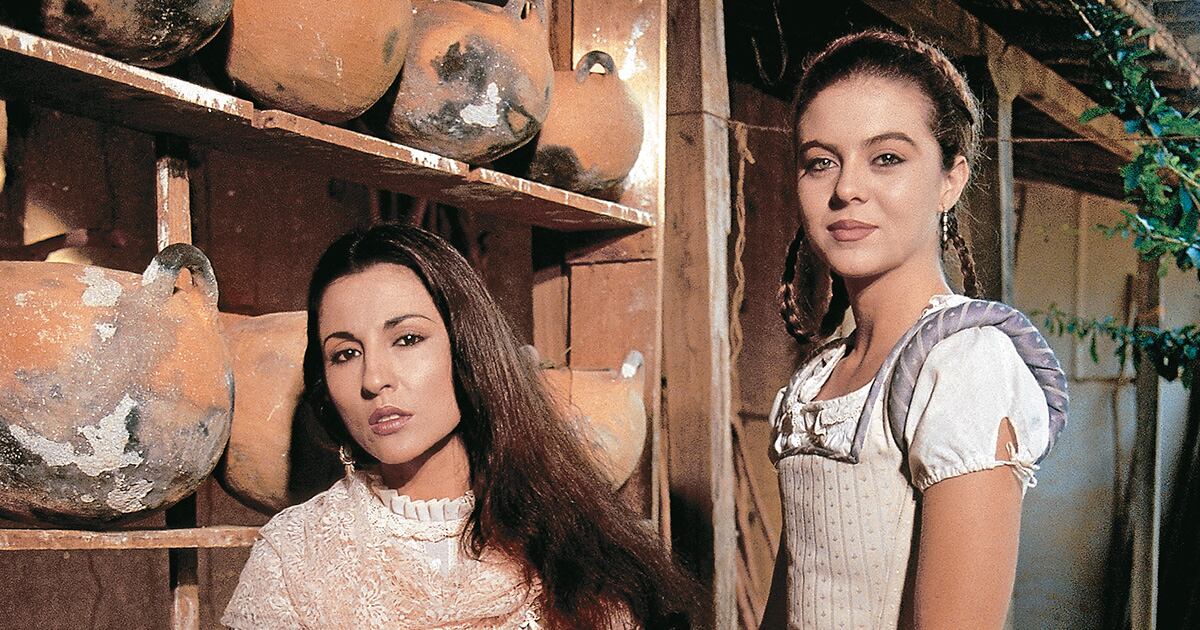 Amparo Grisales y Margarita Rosa de Francisco en Los pecados de Inés de Hinojosa.