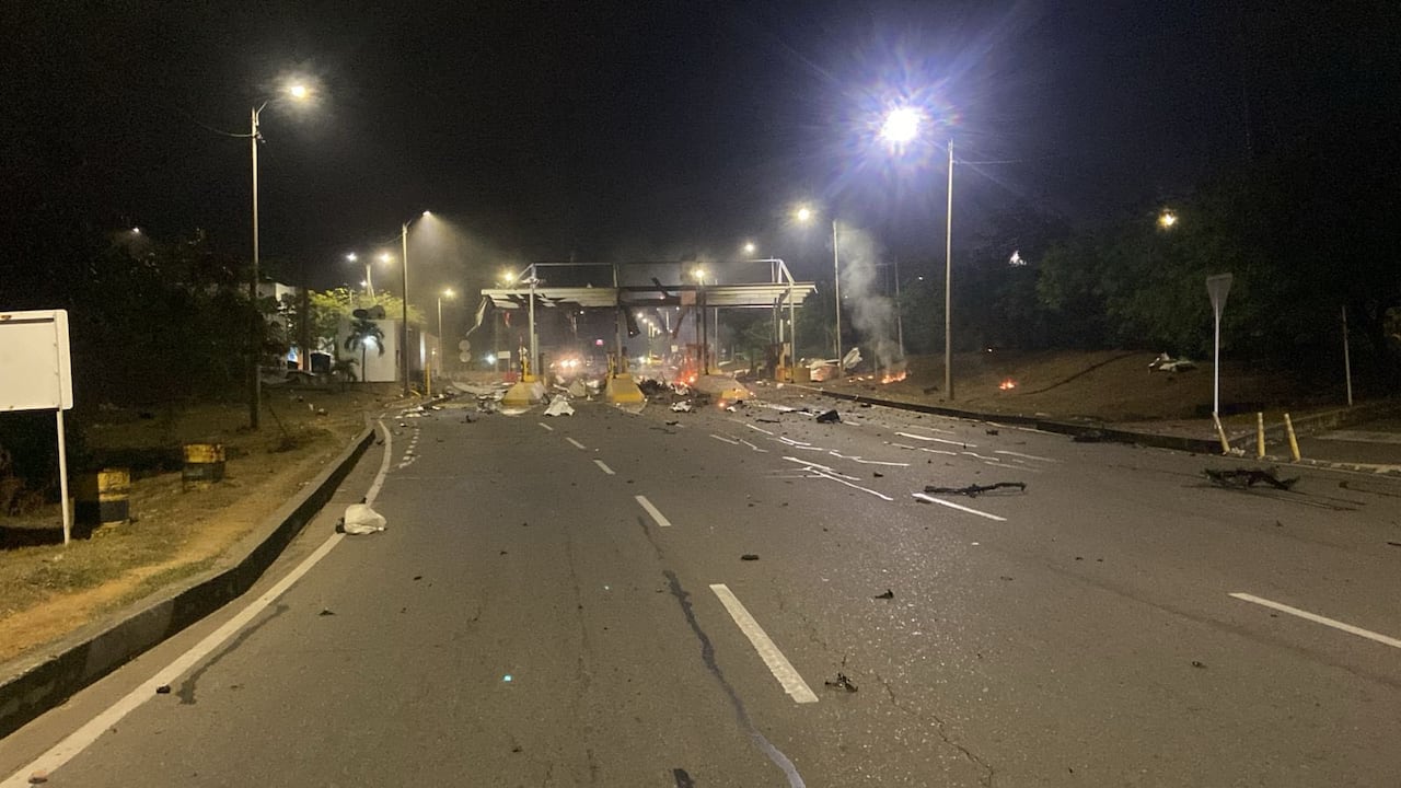 Explosión sacude Cúcuta: carro bomba destruye peaje en el puente internacional Simón Bolívar