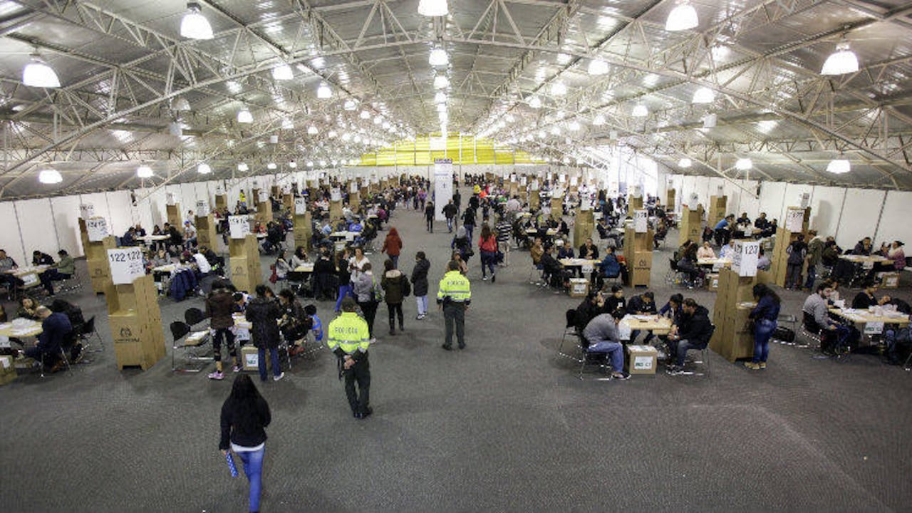 Ley 72 de 2008, sobre los estímulos electorales, que comprende los días compensatorios a los empleados oficiales, pues realmente el índice de abstención es tan alto que muchas personas no utilizan ese tiempo. Se calcula, según informes de prensa, que al día el ausentismo en el Congreso supera el 30%. Solo por dar un ejemplo. Foto: Archivo Semana / Carlos Julio Martínez