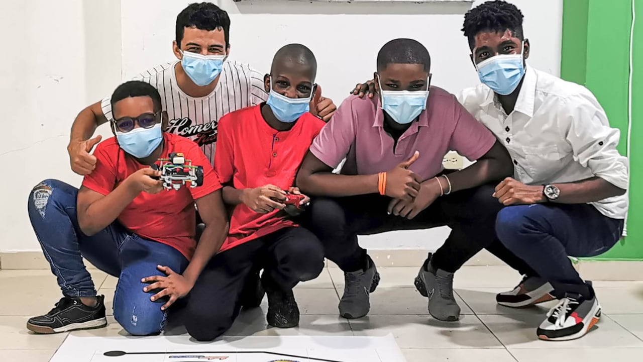 La Escuela Robótica de Chocó se llevó la medalla de oro en la competencia internacional Skill Drive de RoboJam Perú