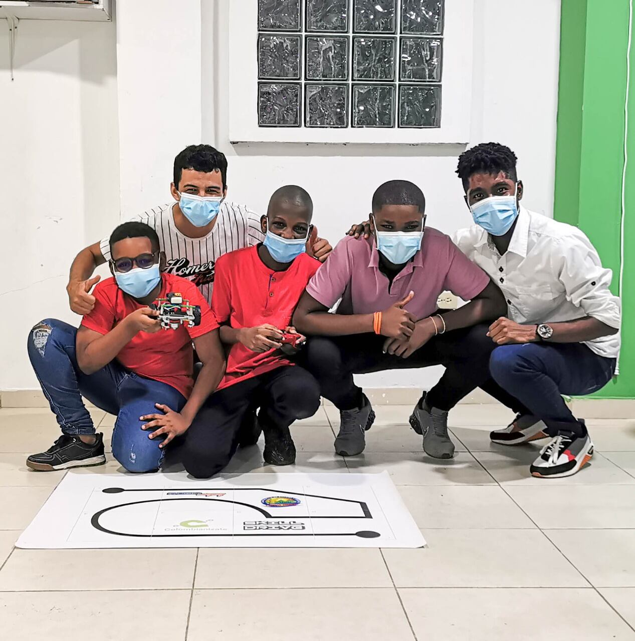 La Escuela Robótica de Chocó se llevó la medalla de oro en la competencia internacional Skill Drive de RoboJam Perú