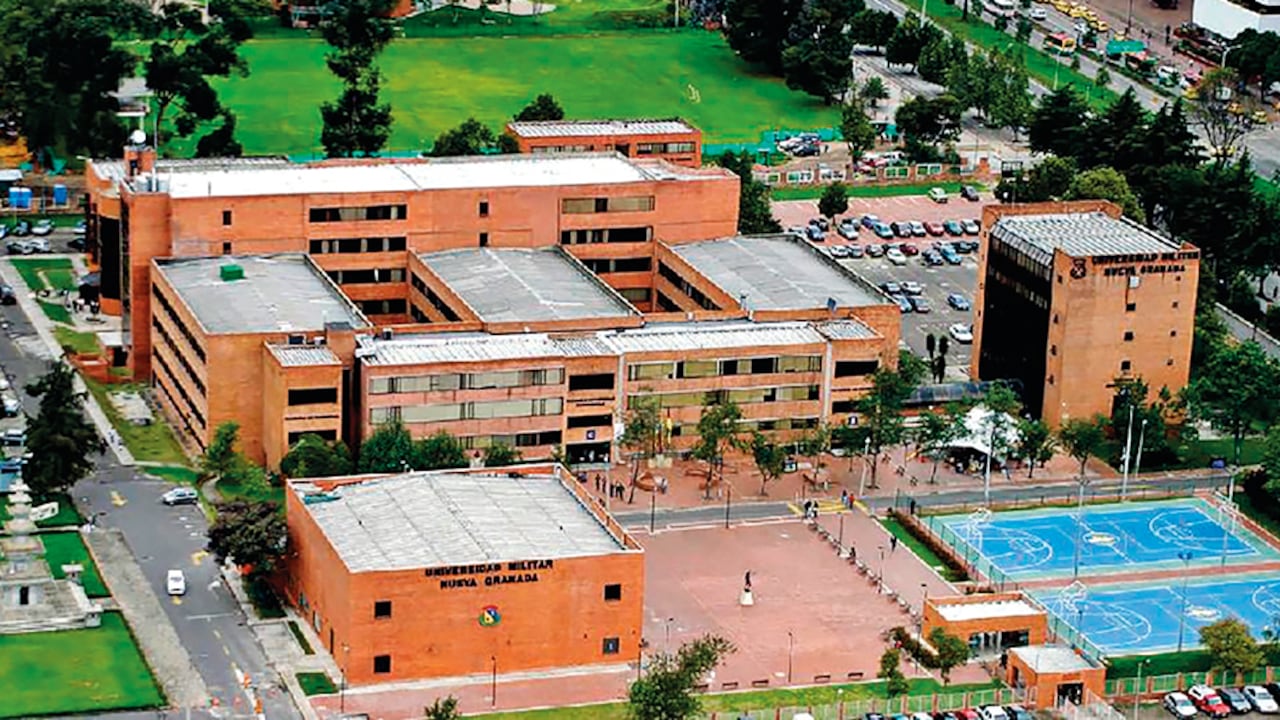 El rector en la Universidad Militar Nueva Granada es elegido cada cuatro años por el consejo superior de la institución, conformado por 11 miembros.