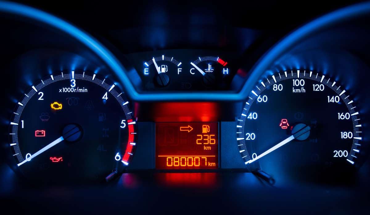 Los testigos del tablero del carro son clave para conocer el estado del vehículo.