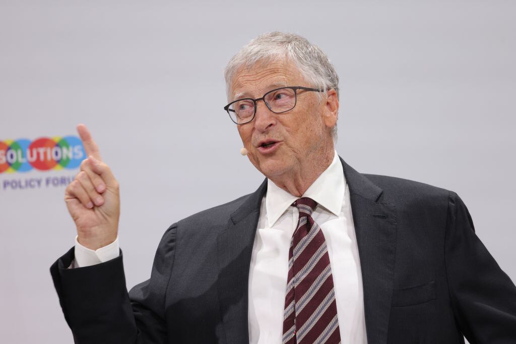 En una entrevista en 2005, Bill Gates pronosticó que el iPod de Apple dejaría de ser relevante a medida que los teléfonos móviles integraran sus funciones, una predicción que se ha hecho realidad en la actualidad.