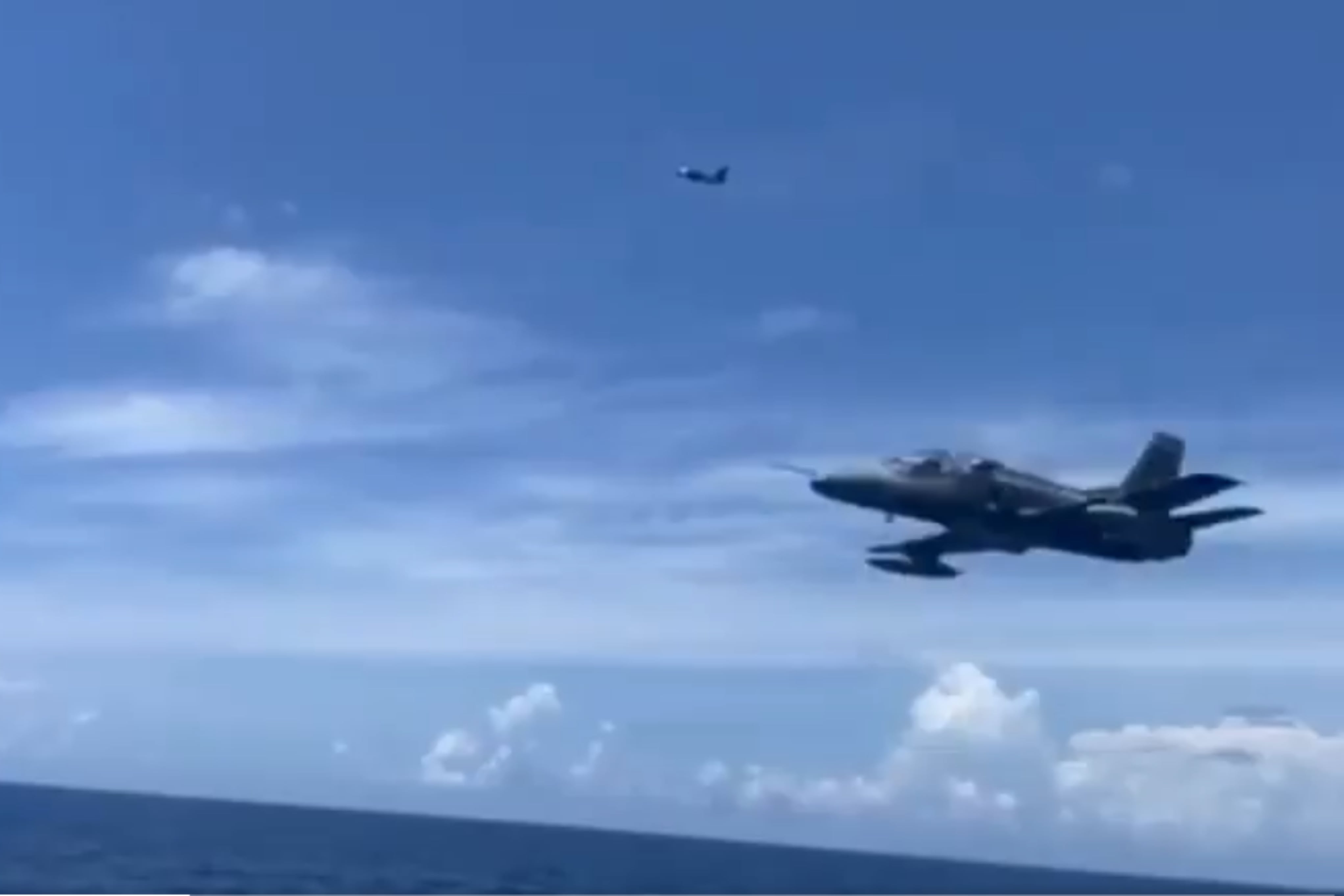 Ejercicios militares de fragatas y aviones en Venezuela