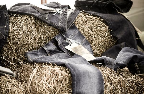 En el mundo unas 500 fábricas se dedican al mercado del denim, donde Colombia es fuerte. Prueba de esto es que algunas de las marcas internacionales se producen en el país. 