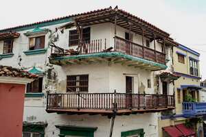 Una de las edificaciones en mal estado.