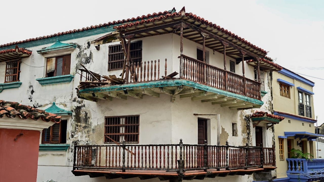 Una de las edificaciones en mal estado.