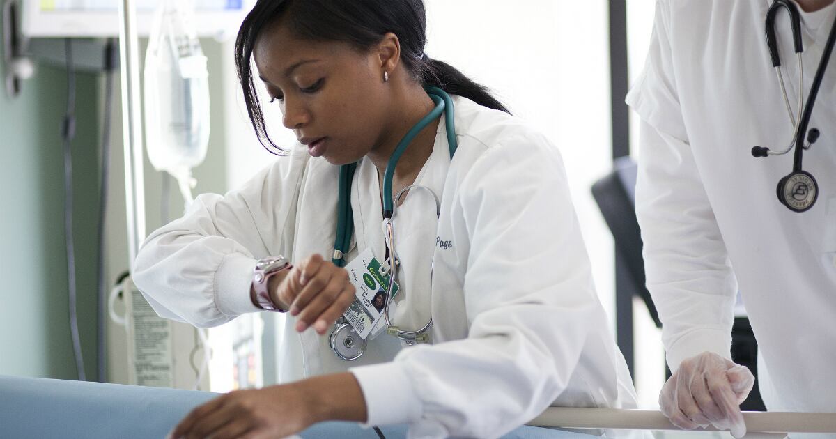 Se estiman en 28 millones los profesionales de la enfermería en todo el mundo. El número equivale a más de la mitad de los profesionales de la salud. 