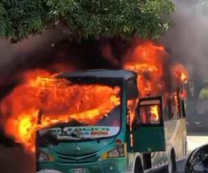 Buseta se incendió en Barranquilla.