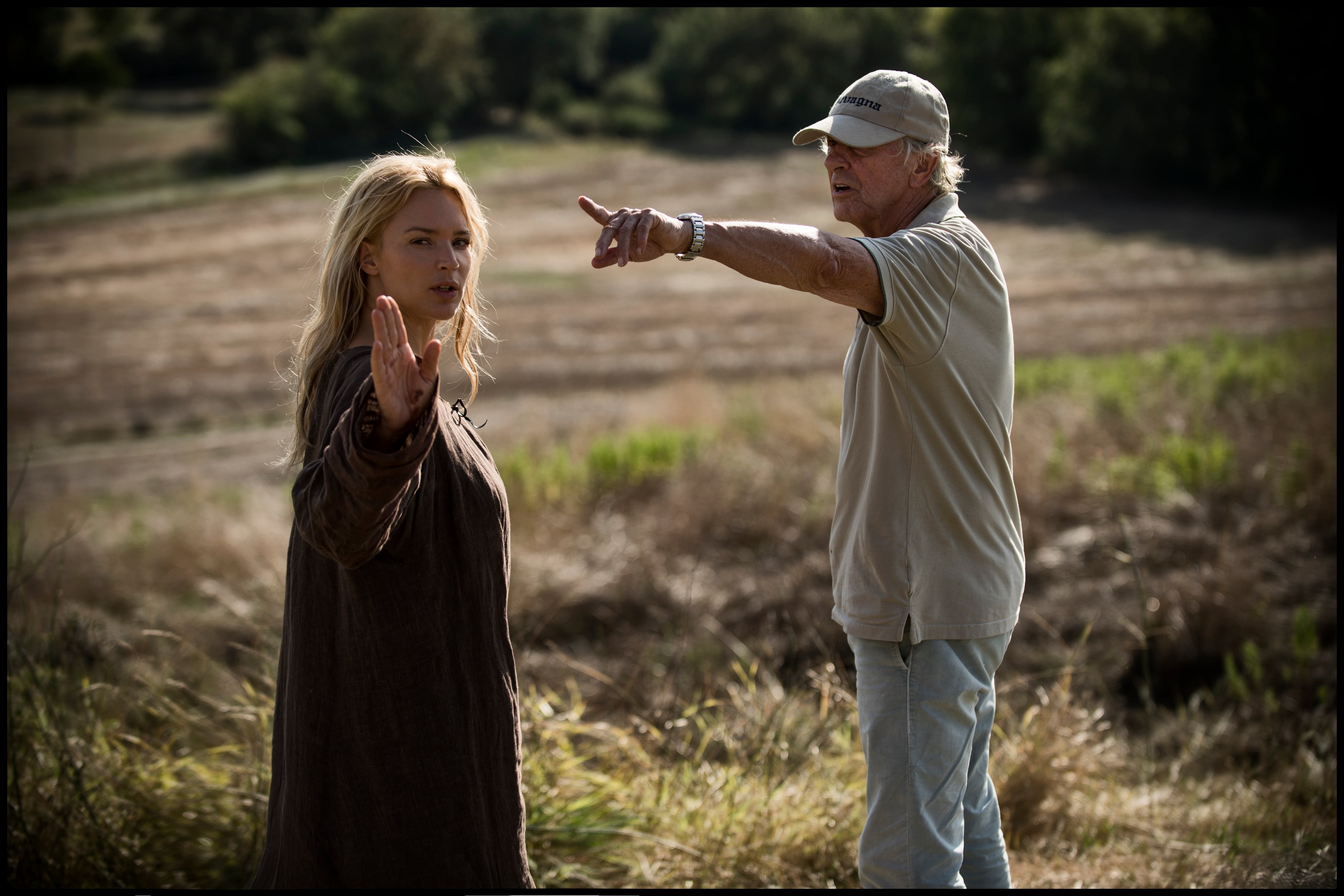Virginie Efira recibiendo indicaciones de Verhoeven. Benedetta es un personaje muy bien actuado, en todo sentido.