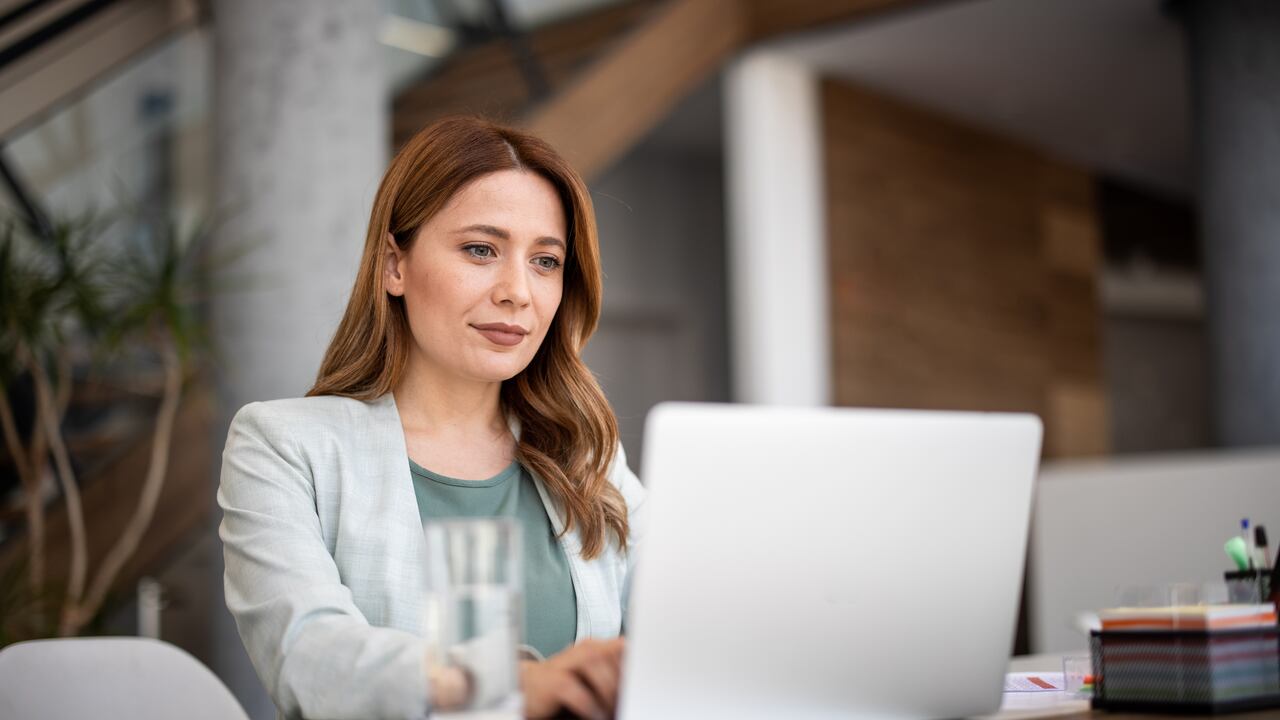 La inteligencia artificial y la automatización pueden influir en la baja demanda de algunas profesiones.