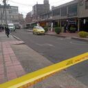 Balacera en Galerías en Bogotá dejó un taxi afectado.