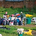 Las imágenes son desoladoras. Desde que empieza el camino, los niños son protagonistas incluso de acciones ilícitas, como el contrabando. Todo pasa con la venia de los grupos ilegales y la complicidad de las autoridades.