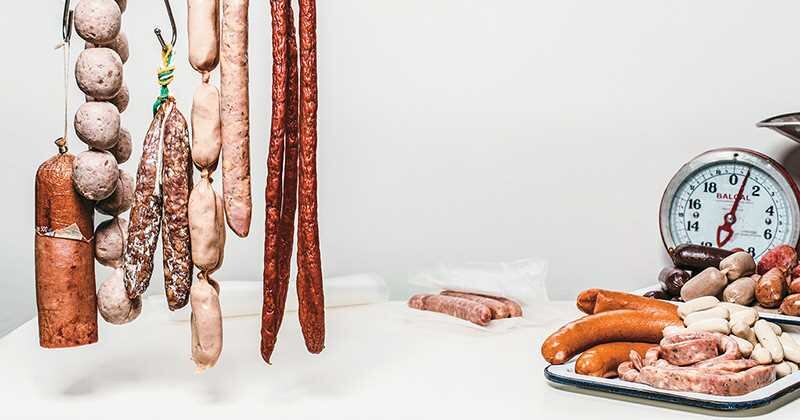 Su alto consumo se le atribuye a la aparición del cáncer colorrectal, que es una de las enfermedades que más ha cobrado vidas alrededor del mundo.