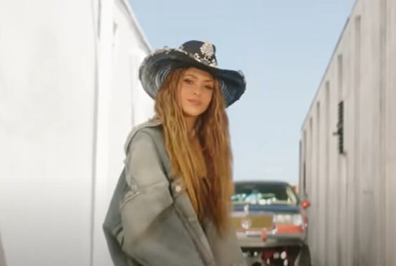 Shakira, Fuerza Regida  en su nueva canción El Jefe.
