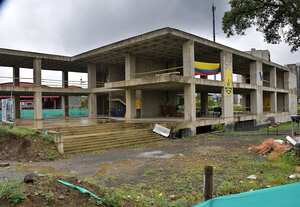 Desde el 2017 se dio inicio al proyecto del Centro Integral para la Gestión del Riesgo de Emergencias y Desastres (Cigred), el cual actualmente no tiene a un solo trabajador en el sitio de construcción.
En tres años, la Administración de Maurice Armitage contrató los estudios y diseños de la obra, los cuales se completaron satisfactoriamente. También tramitó la licencia de demolición de una edificación que se encontraba allí e hizo lo propio con la licencia de construcción. Fotos Raúl Palacios / EL Pais / 22 de Agosto del 2023 Cali.