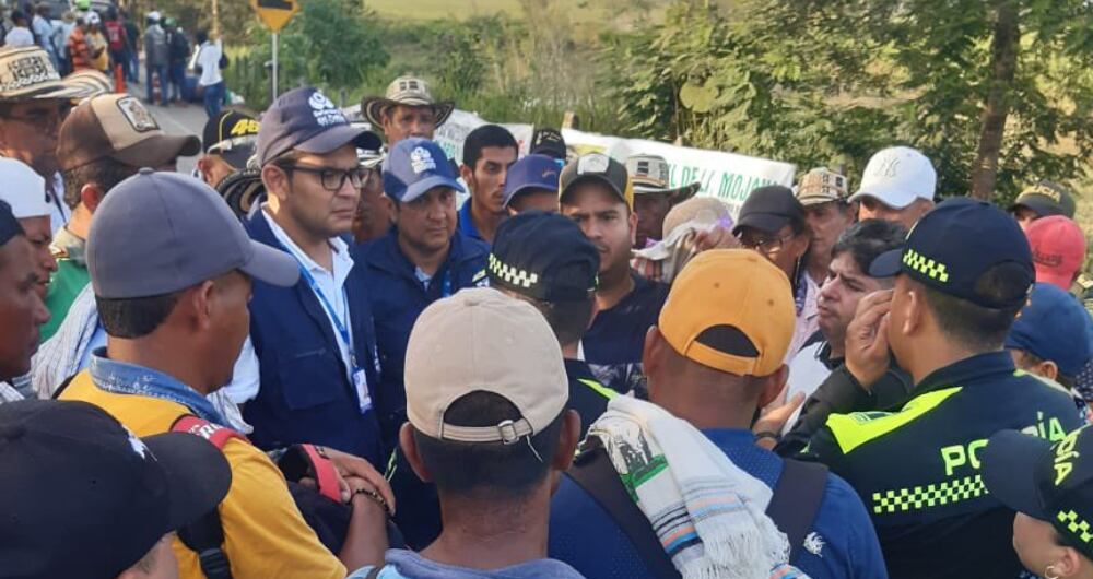 Diálogos en La Mojana, en medio del bloqueo que afecta a varias regiones de Colombia.