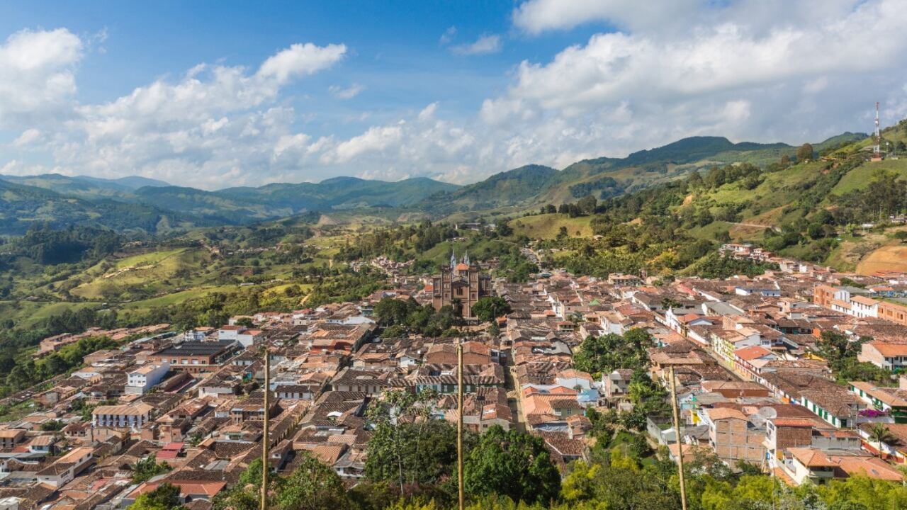 Por medio de la Fundación ProJericó se contribuye al desarrollo del municipio, trabajando de la mano de las autoridades y los líderes locales.