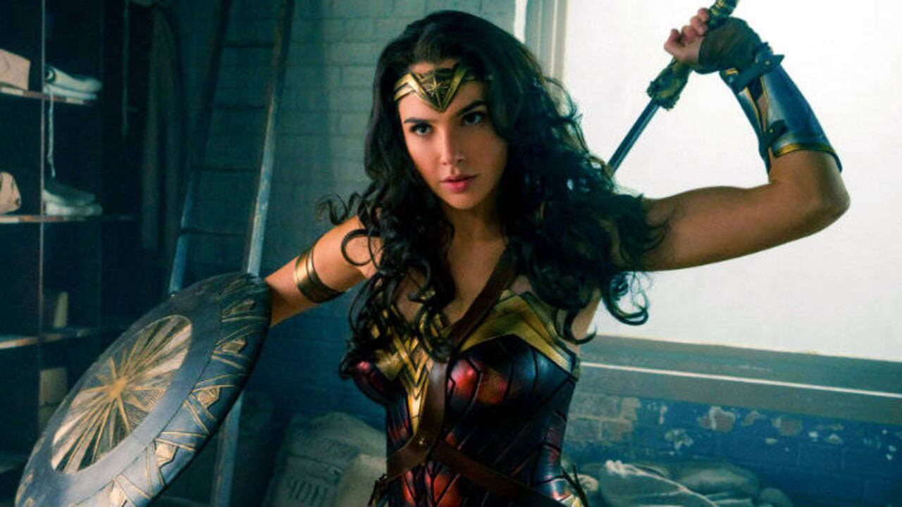 Gal Gadot hace el papel de Mujer Maravilla.