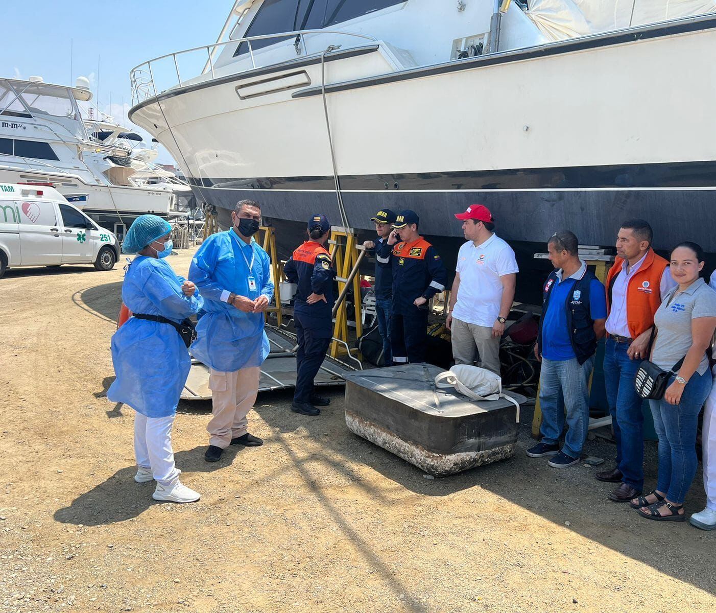 Las personas a bordo de la embarcación fueron atendidas por profesionales de la salud, después del hecho
