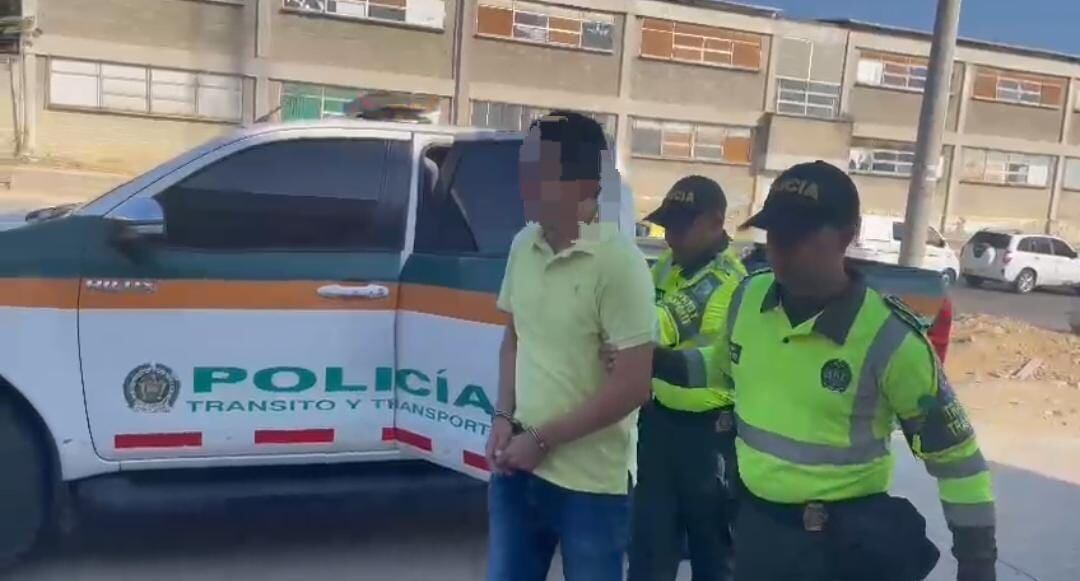 Momento de la captura del ciudadano con 100.000 dólares que no supo explicar su procedencia.