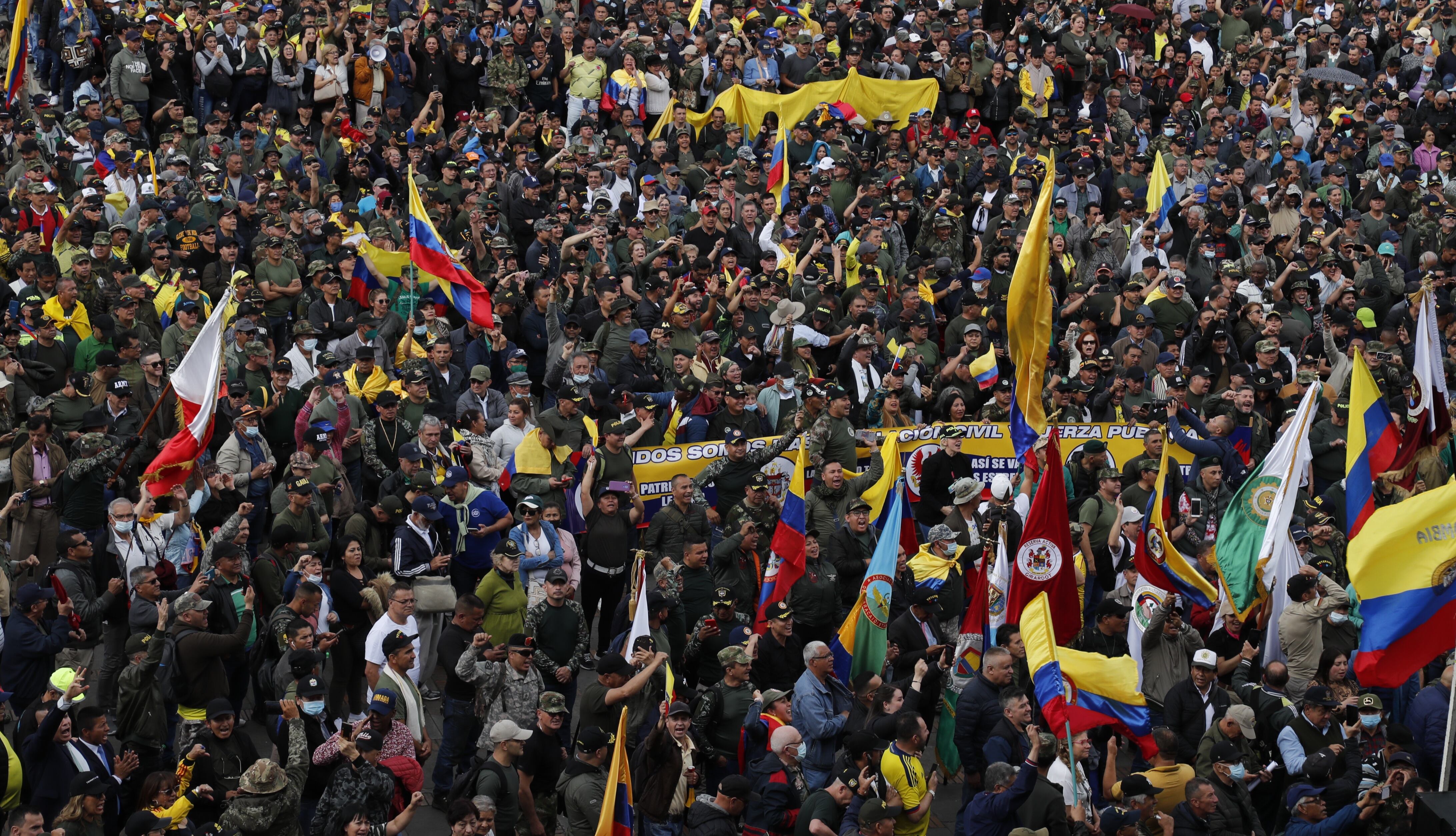 Protestas militares retirados en la plaza de bolívar