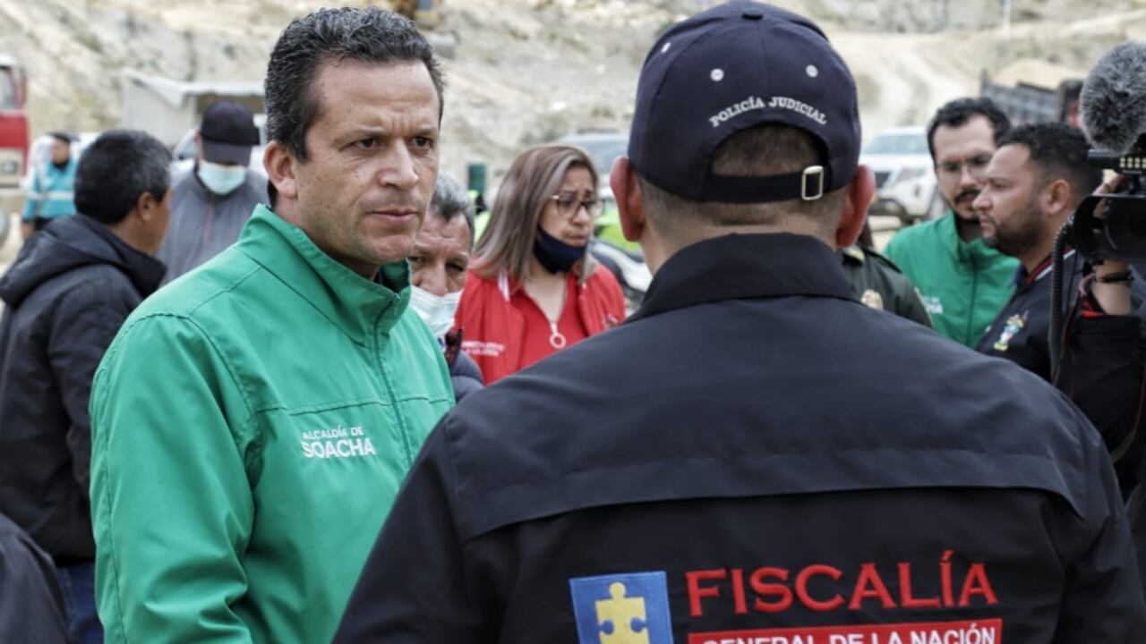 El alcalde de Soacha, Juan Carlos Saldarriaga, lideró el cierre de la cantera.
