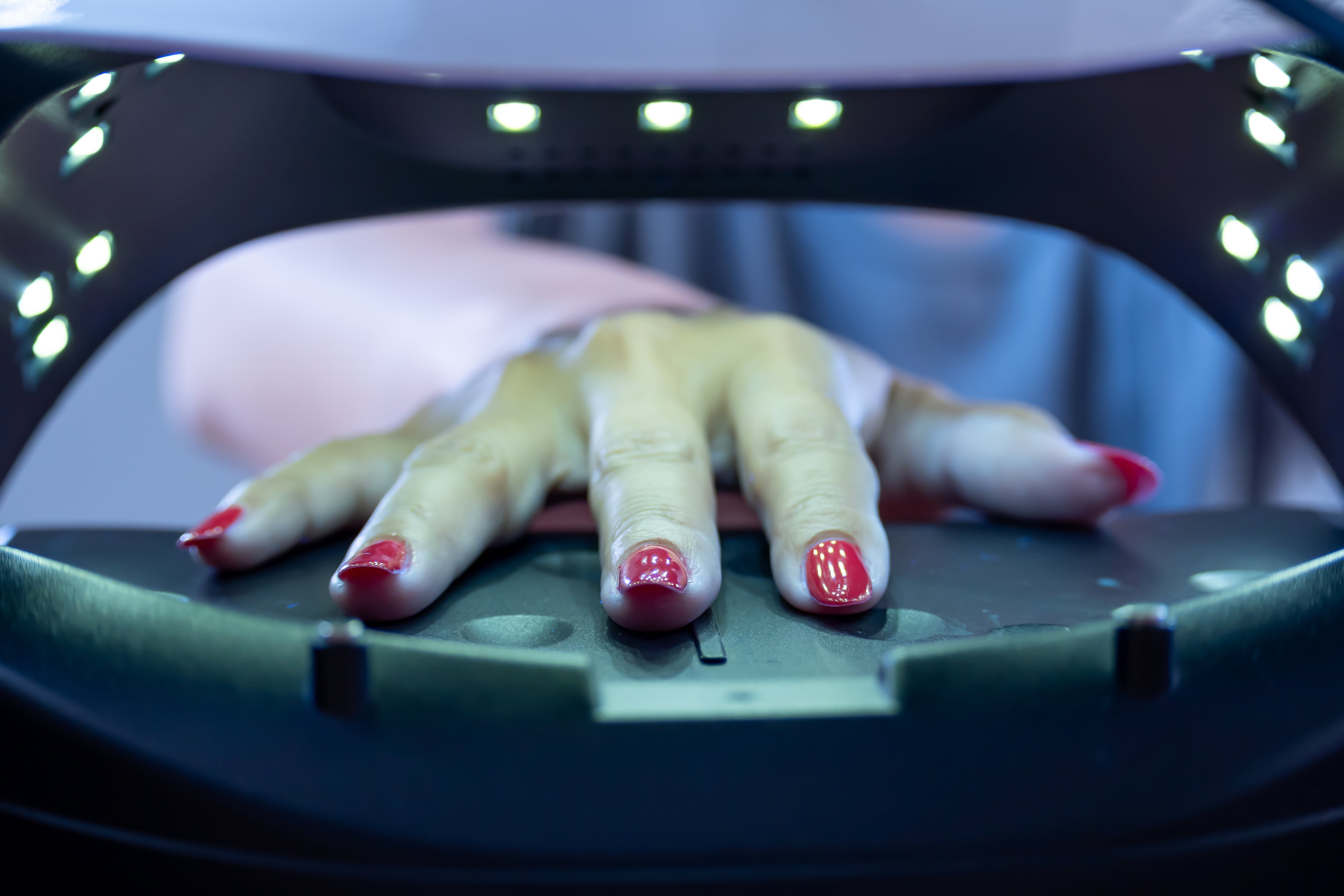 Sustancia que hay en los esmaltes semipermanentes quedará prohibida por la UE