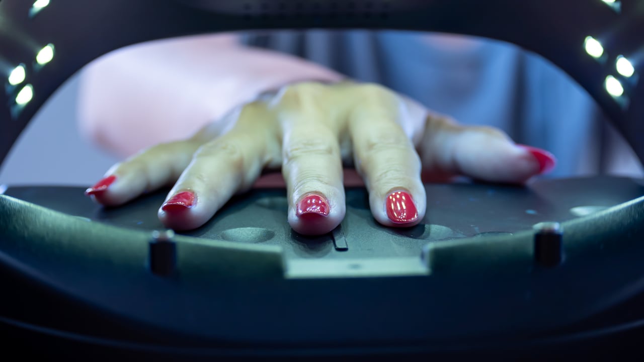 Sustancia que hay en los esmaltes semipermanentes quedará prohibida por la UE