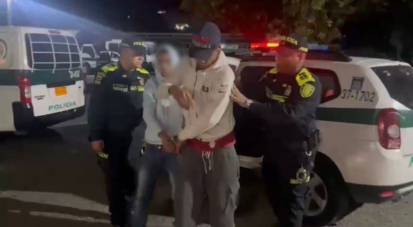 Un conductor de taxi en Medellín fue herido con arma blanca para despojarlo de sus pertenencias y el dinero en efectivo que llevaba