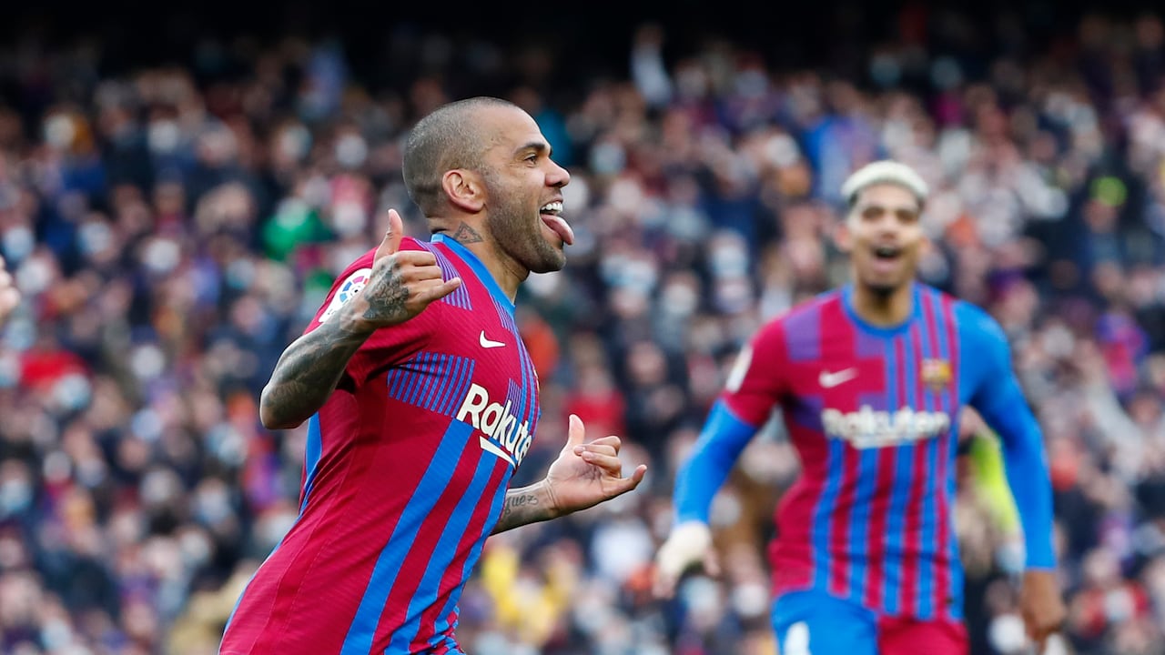 Dani Alves fue una de las figuras del encuentro ante los colchoneros.