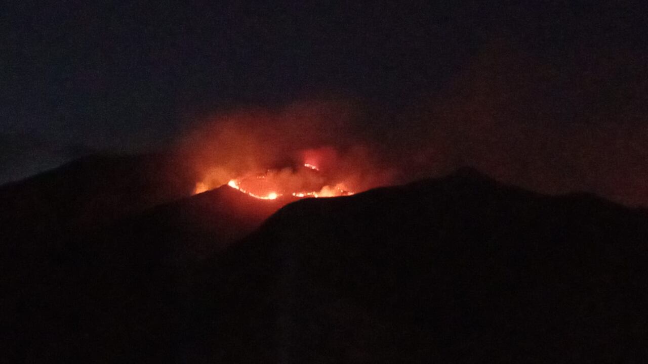 Voraz incendio en la zona rural de Cali.