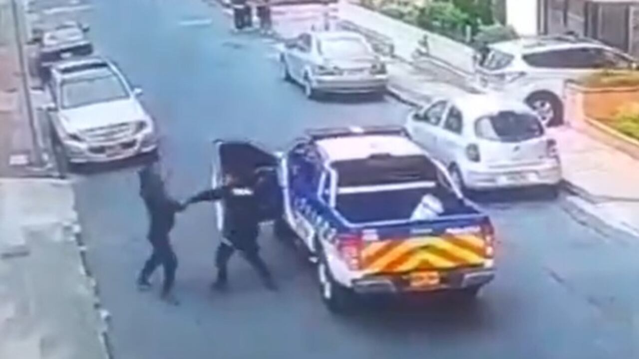 Hombre atacó a Policía