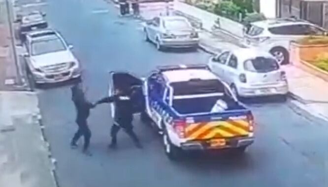 Hombre atacó a Policía