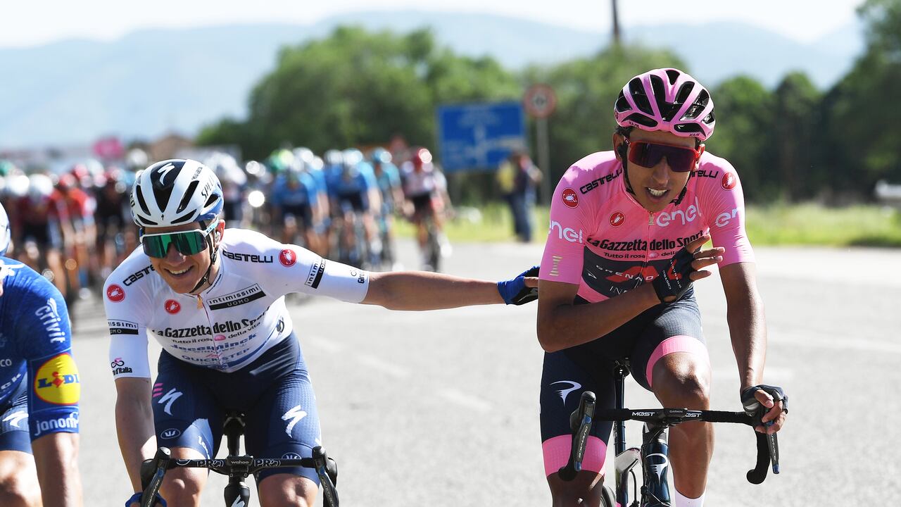 FOLIGNO, ITALY - MAY 17: Remco Evenepoel of Belgium and Team Deceuninck - Quick-Step white best young jersey & Egan Arley Bernal Gomez of Colombia and Team INEOS Grenadiers Pink Leader Jersey during the 104th Giro d'Italia 2021, Stage 10 a 139km stage from L’Aquila to Foligno / @girodiitalia / #Giro / on May 17, 2021 in Foligno, Italy. (Photo by Tim de Waele/Getty Images)