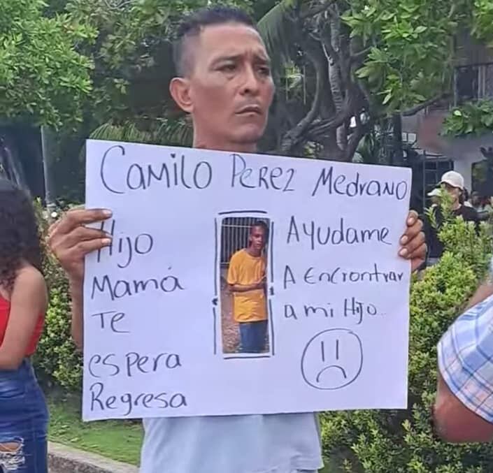 Se han realizado plantones pidiendo resultados en las búsquedas.