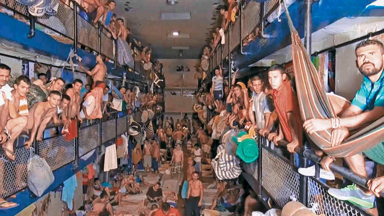 Como consecuencia de la fuga de Aída Merlano, la ministra de Justicia, Margarita Cabello Blanco, destituyó a la directora de la cárcel El Buen Pastor, Diana Muñoz, y pidió el retiro del general William Ruiz, director hasta hace unos días del Inpec. La ministra ha insistido en una reforma al régimen carcelario del país.