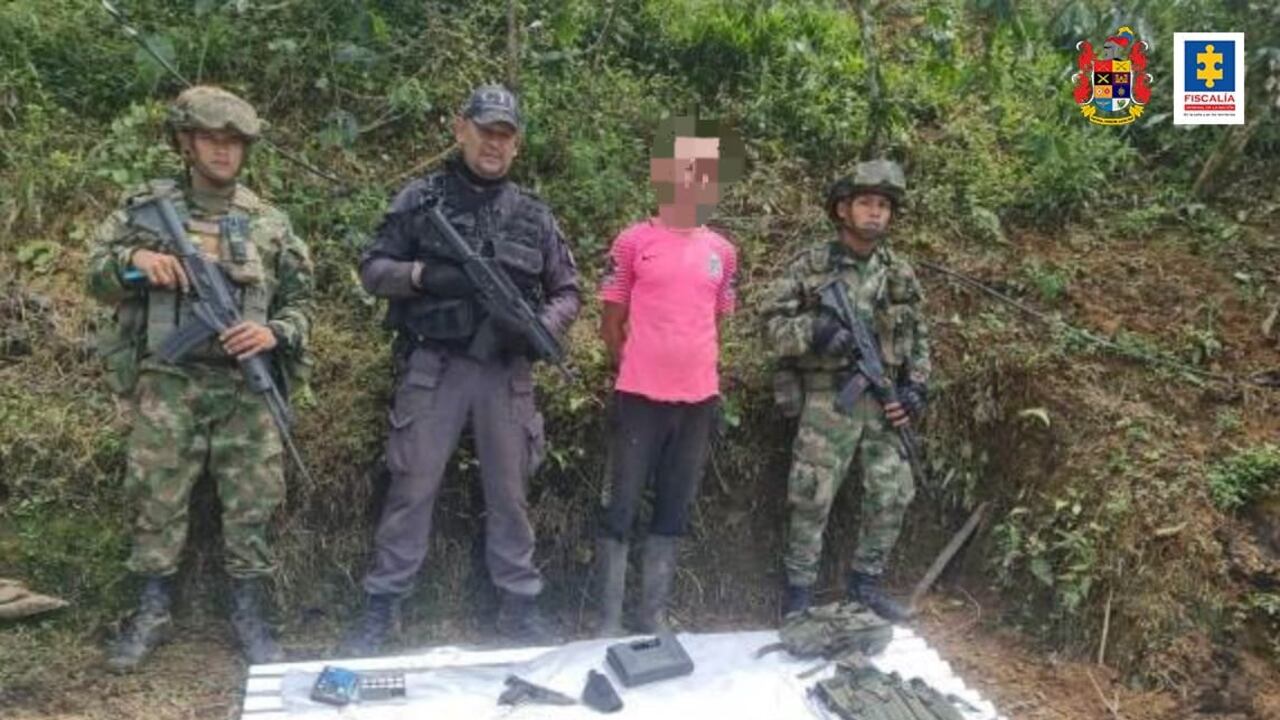 Entre los elementos incautados se destacan una granada de mano tipo IM-26