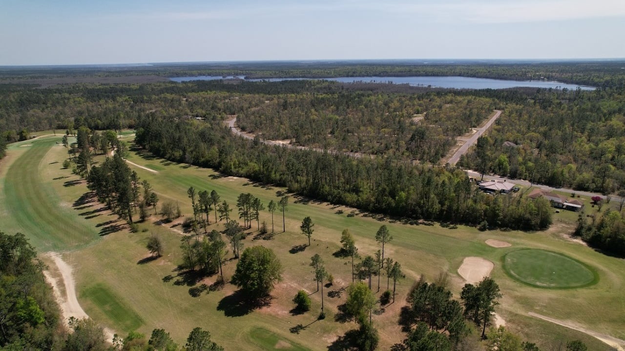 El proyecto “Sunny Hills" se ubica en el condado de Washington, estado de la Florida, a solo 10 minutos del centro urbano.