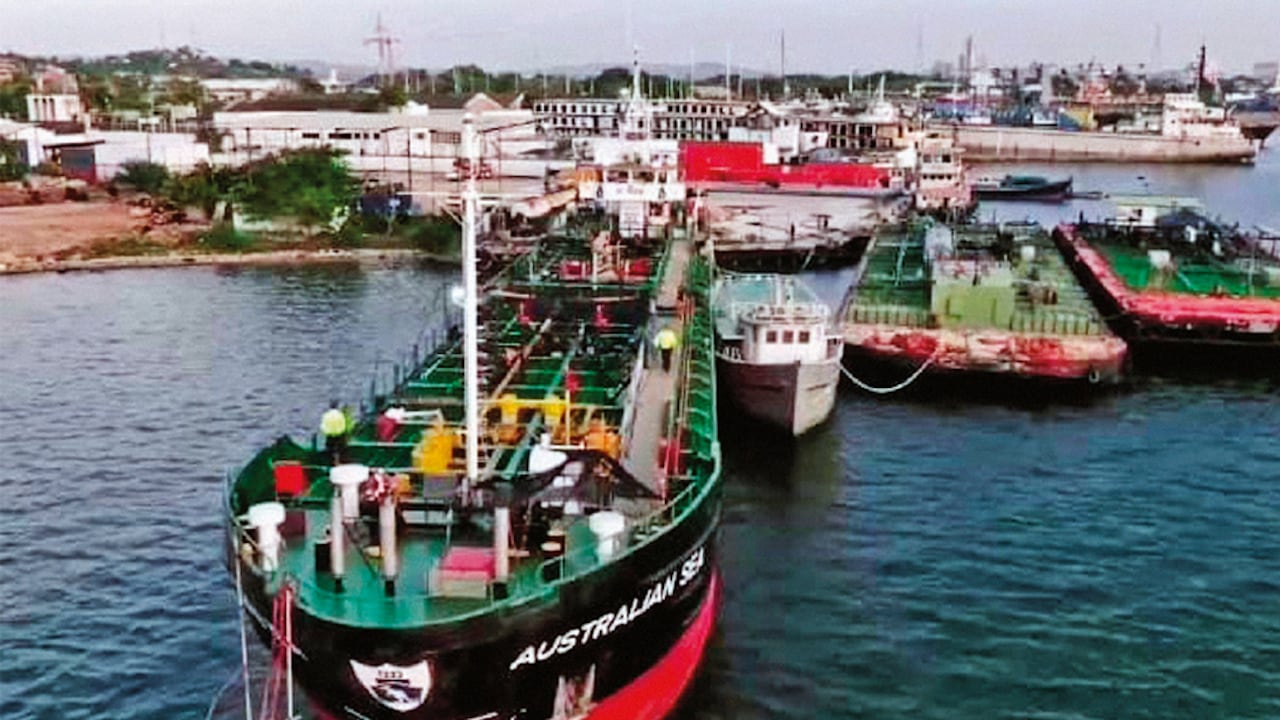 Por primera vez en la lucha contra el hurto de hidrocarburos en el país, la Policía incautó un buque cisterna.