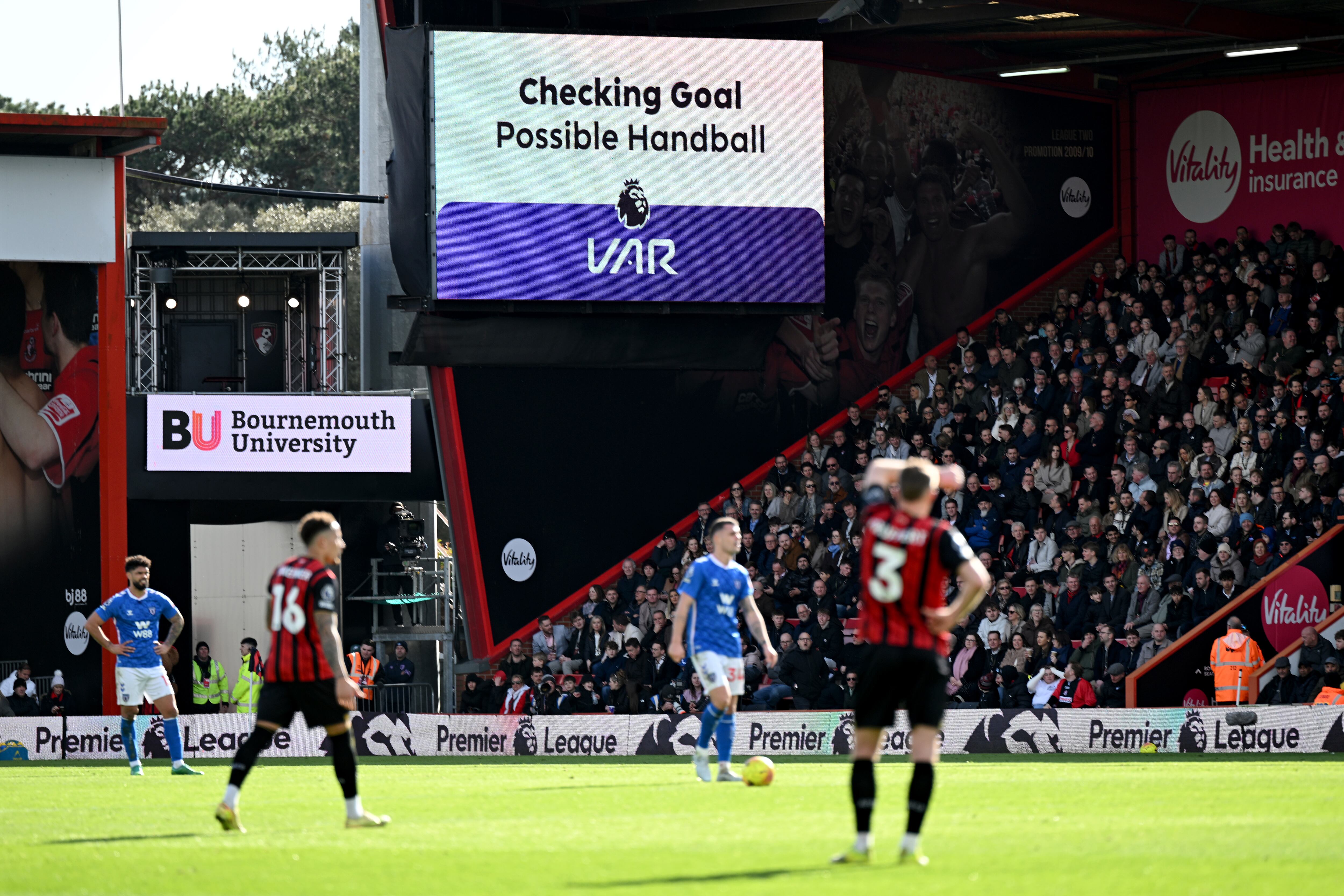 El VAR ahora podrá intervenir cuando se saque una segunda tarjeta amarilla.