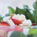 Espinaca baby, fresas, marañones y pecorino