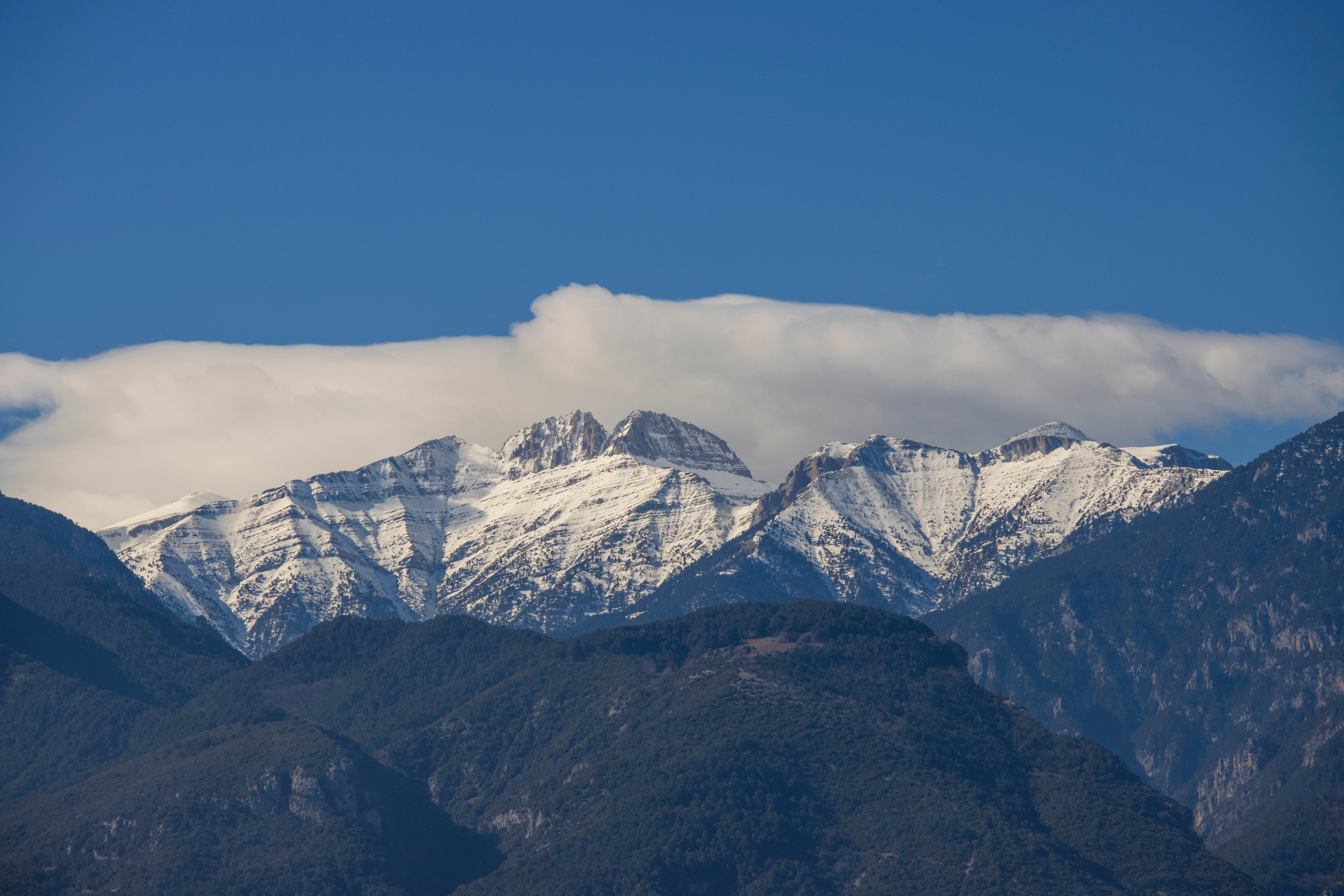 Vista del monte Olimpo nevado el 4 de febrero de 2024 en el Parque Nacional del Olimpo, Grecia. Foto: Athanasios Gioumpasis/Getty Images.