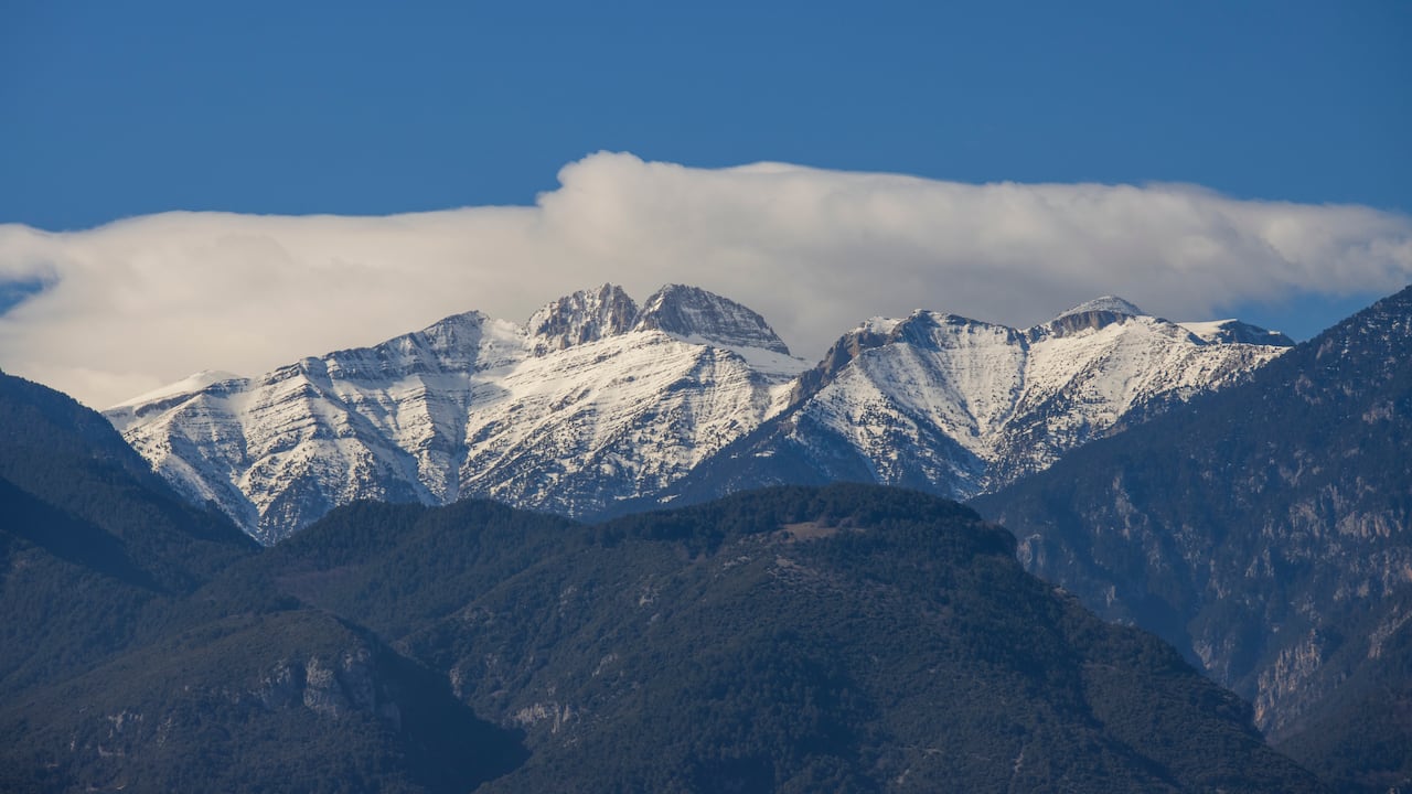 Vista del monte Olimpo nevado. Con 2.914 metros de altitud, marca una de las zonas con mayor biodiversidad de Europa.